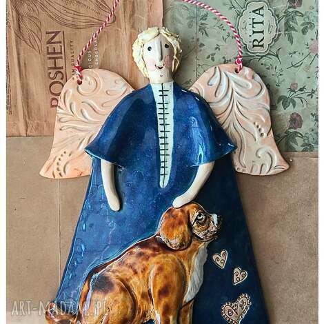 Ceramiczny aniołek z bernardynem - dekoracja na ścianę