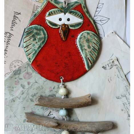 Karminowa sowa na patykach znad morza - ceramika handmade, dekoracja ścienna i na taras 18 x 30 cm
