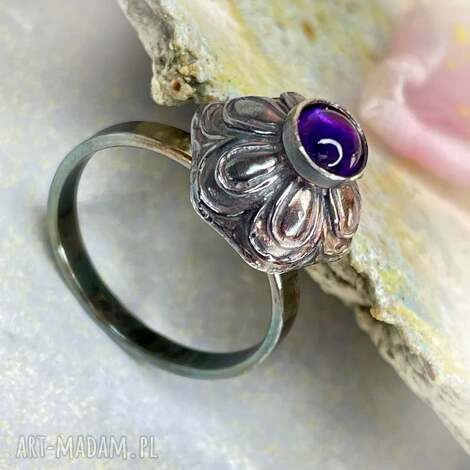 srebrny pierścionek z ametystem a911 - 2, motyw kwiatów