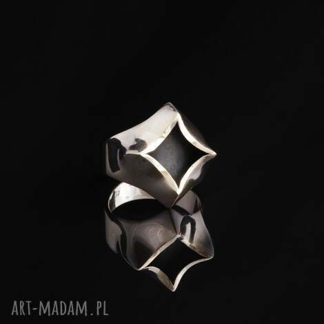 srebrny sygnet gwiazda i ząb, ząb pierścionek gwiazdka