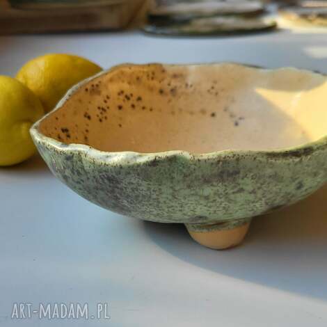 Turkusowo-beżowa ceramiczna miseczka na 3 nóżkach - handmade do serwowania i biżuterii