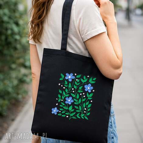 🌼 czarna bawełniana torba z ręcznie haftowanym motywem niebieskich kwiatów