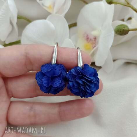 kobaltowe kolczyki, małe kolczyki kwiatki, niebieskie chabrowe klipsy