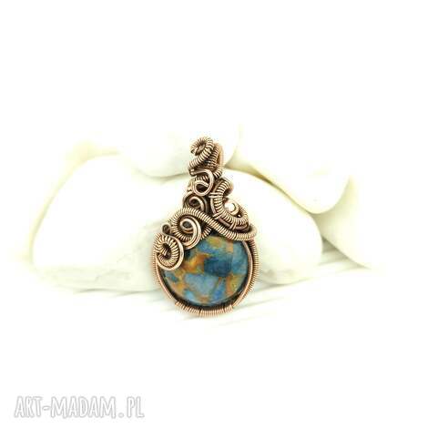 Wisiorek z niebieskim agatem wire wrapping - miedź oksydowana