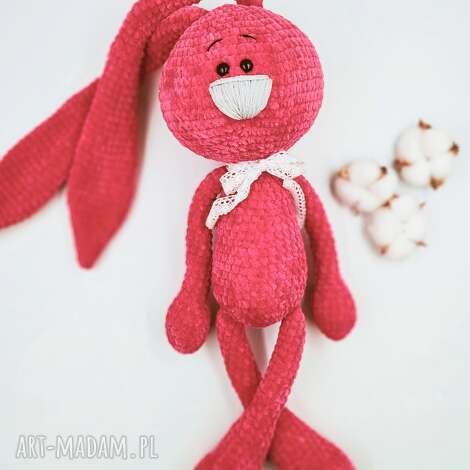 szydełkowy zając z długimi uszami, szydełko długieuszy, maskotka