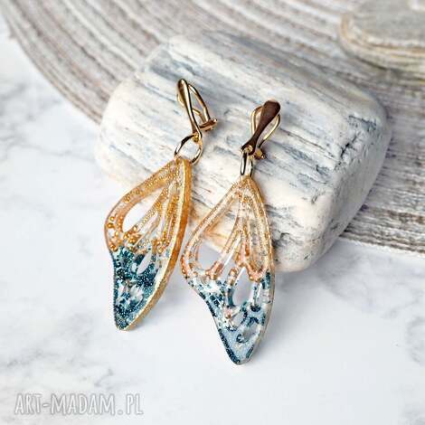 unikatowe długie lekkie klipsy skrzydła motyla z żywicy i srebro