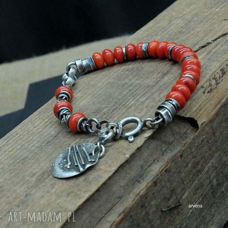 Bransoletka z korala - srebro oksydowane 925 i charms Arvena