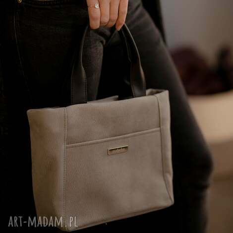 kuferek listonoszka z wodoodpornego nubuku w kolorze szarym zamszowa torebka