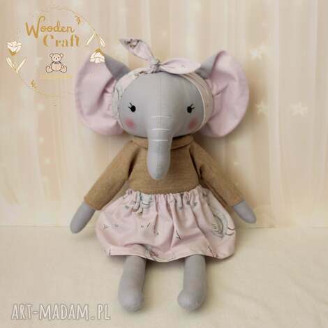 słonik elza przytulanka w beżowym sweterku i różowej spódniczce z opaską