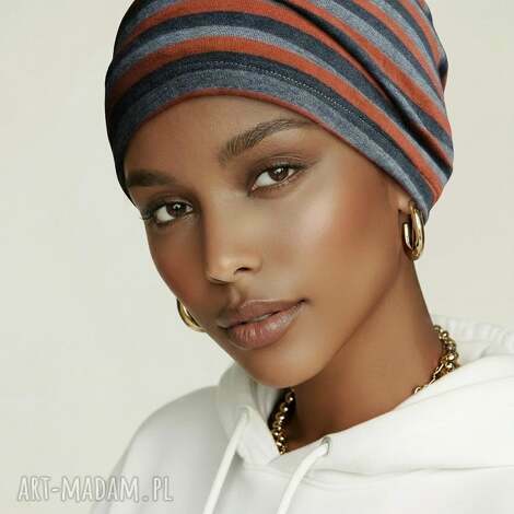 czapka damska smerfetka kolorowa, dobra na codzienne noszenie podszewce