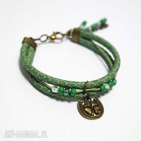 Zielona bransoletka z koniczynką i podkową handmade