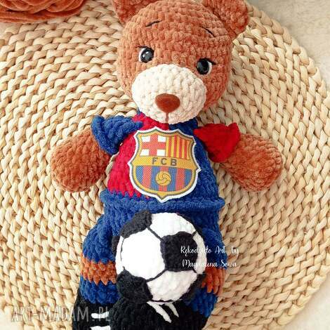 miś piłkarz z piłką, szydełko, maskotka, fc barcelona na prezent