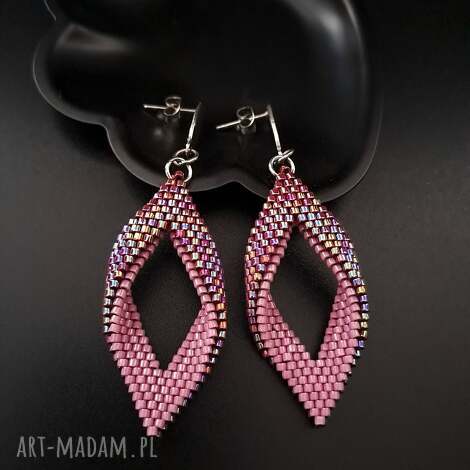 wiszące fioletowe kolczyki z koralików w kształcie łezki sztyfcie