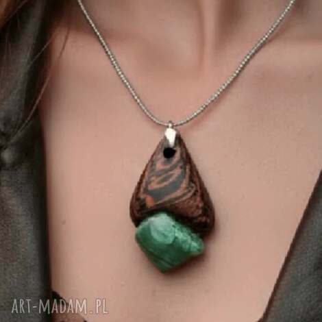 drewniany wisiorek - wenge i malachit, ręcznie zrobiony naszyjnik z drewna