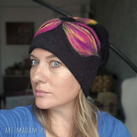 czapka wełniana filcowana zimowa handmade w kwiaty na podszewce - - rozmiar uniwersalny