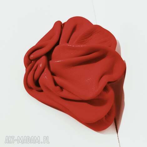 broszka z naturalnej skóry, prezenty w stylu wuntage, zapinki kobiet