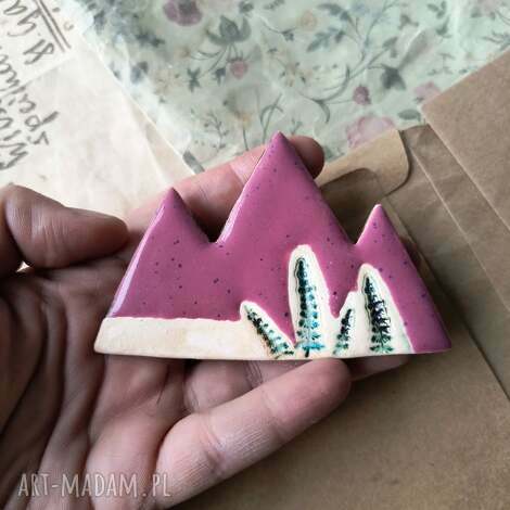 Magnes ceramiczny Różowe góry - handmade do kuchni i biura