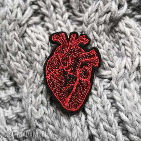 Broszka Serce Anatomiczne - haft na filcu (handmade) | art-Madam.pl