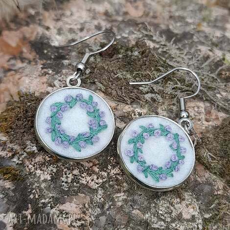 prezent na święta, kolczyki lawendowe wianki, haft ręczny, biżuteria