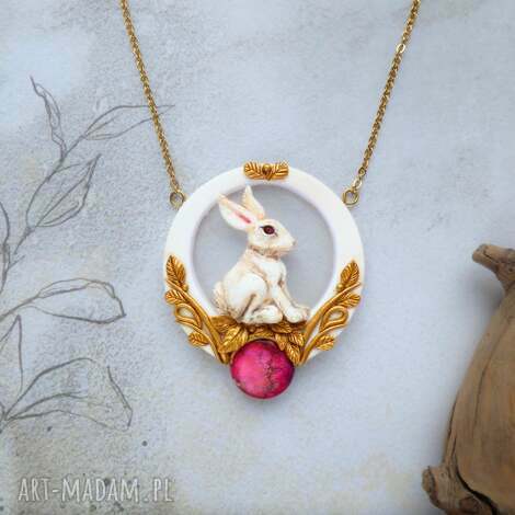 naszyjnik z białym królikiem i jaspisem zając, natura, ogród las