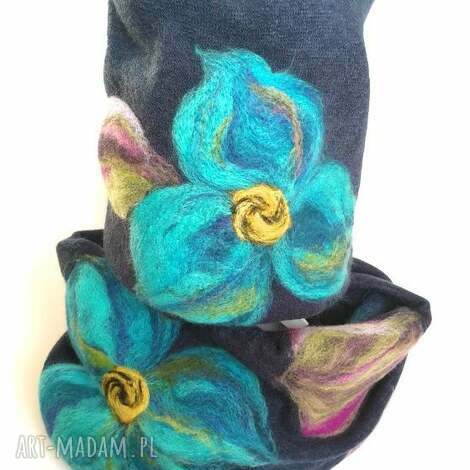 Komplet wełniany z merino w kwiaty - granatowa czapka i komin handmade