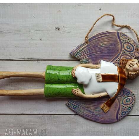 Anioł lecący o lawendowych skrzydłach - ceramika handmade