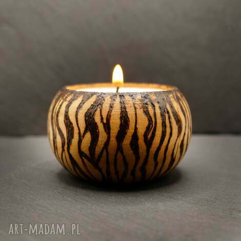 Drewniany świecznik tealight z pirografią - pasy natury