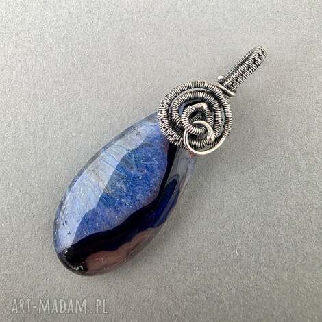 Monea - mistyczny talizman z oksydowanego srebra i granatowego agatu (wire wrapping)
