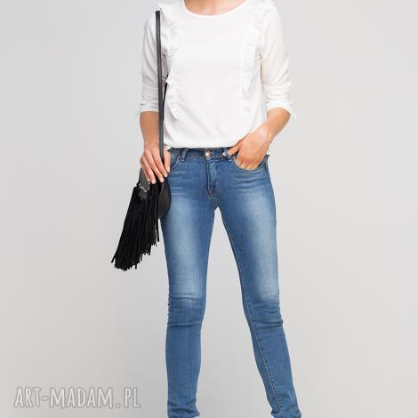 Romantyczna bluzka z pionowymi falbanami BLU136 ecru - guziki z tyłu LANTI