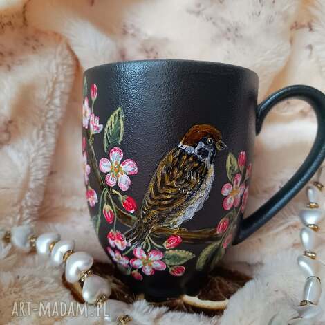 Ręcznie malowany kubek z porcelany - mazurek na kwitnącej jabłoni 400 ml