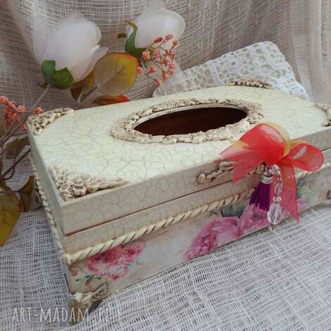 pudełka elegancki, ręcznie zdobiony techniką decoupage chustecznik w stylu