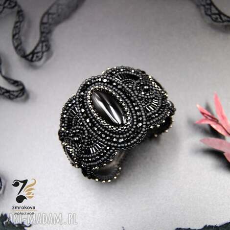 gotycka szeroka bransoleta z onyksami, haftowana prezent