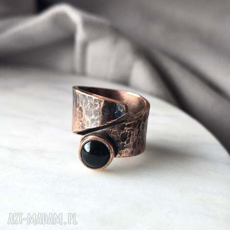 pierścionek z onyksem regulowany, miedź, regulowana obrączka, szeroka obrączka