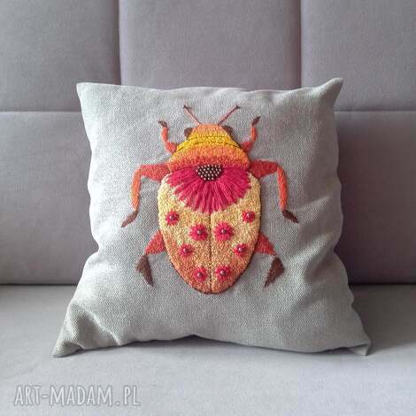 poszewka z haftem chrząszcza - blask zachodu, poduszka ozdobna