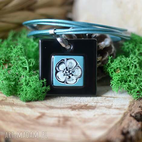 naszyjnik ze szklanym wisiorkiem 1, naszyjnik z wisiorkiem, wiisoirek ze szkła