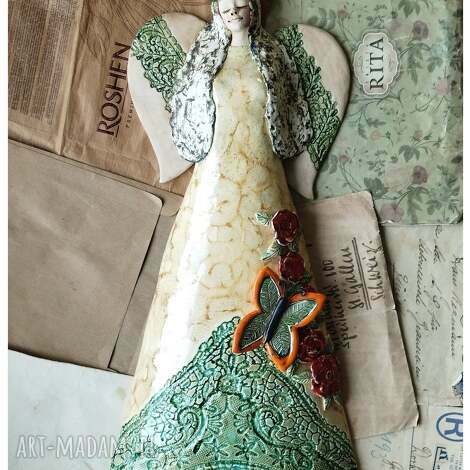 Anioł koronkowy z motylem - ceramiczna ozdoba handmade 42 cm