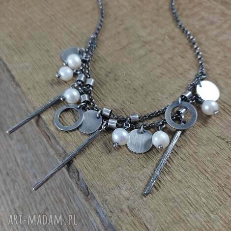 naszyjnik - zawieszki z perłami, srebro oksydowane, srebro 925, perły blaszki