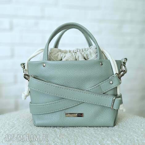 torebka typu bucket wykonana ze skory naturalnej w kolorze miętowym, listonoszka