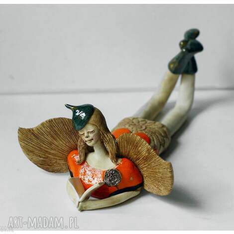 Anioł oranżowy leżący z książeczką - ceramika handmade 22 cm