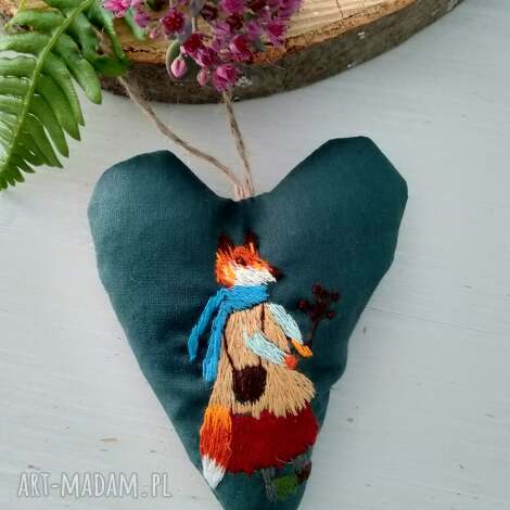 Jesienna zawieszka z ręcznym haftem - lisek handmade
