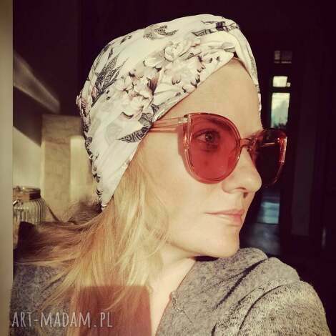 Ruda Klara, turban biały dzianinowy uniwersalny, wiosenny, imprezowy, na codzienne noszenie