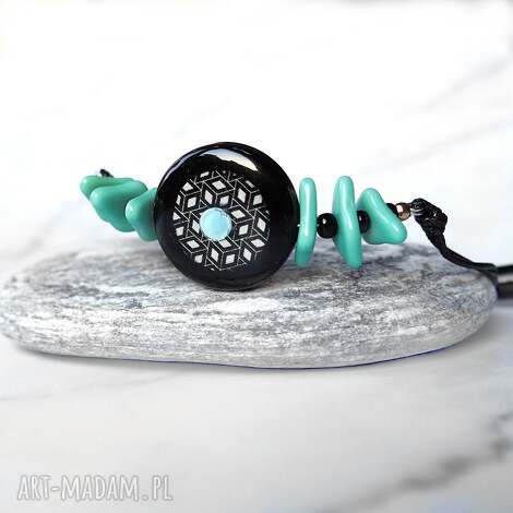 wyrazista bransoletka z onyksem zdobionym żywicą, regulowana bransoleta