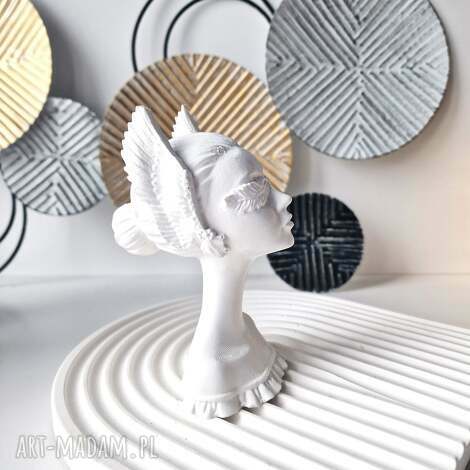 Figurka Kobiety Justice White - biała dekoracja handmade do salonu