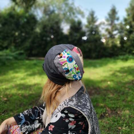 Czapka rozciągliwa szara boho z patchworkowym rowerem na podszewce