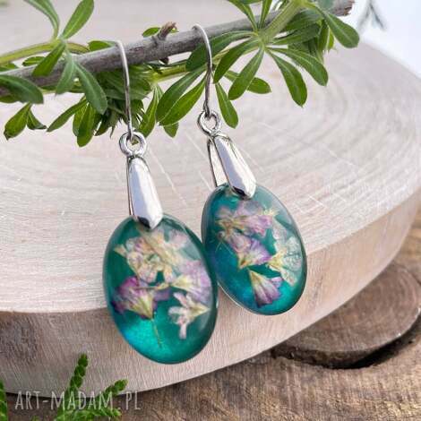 Wiosenne kolczyki z fioletowymi kwiatami w żywicy Herbarium Jewelry
