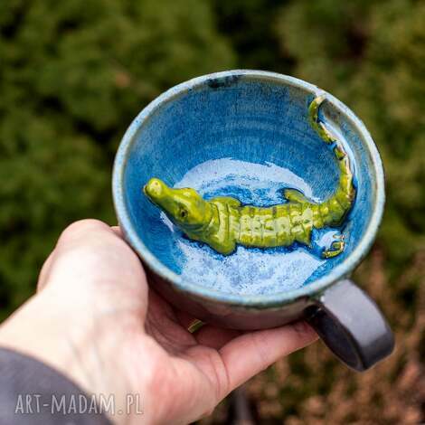 Filiżanka do kawy z figurką krokodyla - grafit blue ok. 300 ml z talerzykiem, rękodzieło