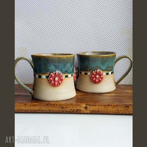 Komplet 2 ręcznie robionych kubków ceramicznych z kwiatami