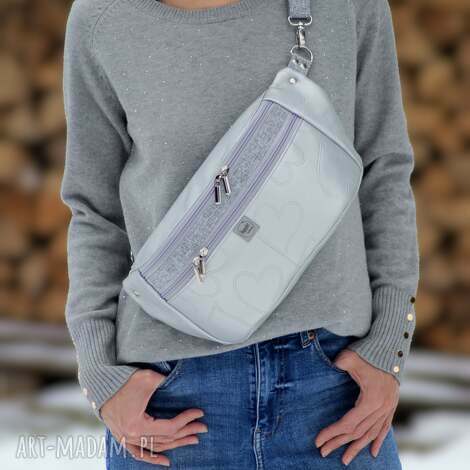 srebrna damska nerka xl pikowana w serca prezent, minimalistyczna saszetka