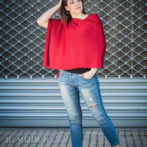 ponczo basic z dzianiny w kolorze czerwonym, narzutka oversize casualowy