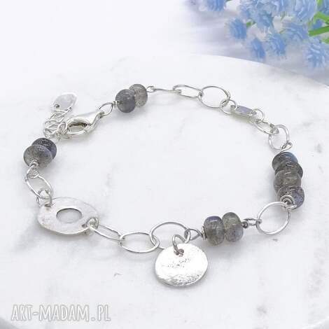 bransoletka srebrna z labradorytem i monetką, kamieniami, srebro